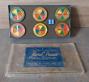 Trival Pursuit Deluxe Playing Pieces Edición Coleccionista 6 piezas con dados - Imagen 1 de 5