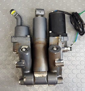 Diseño de relleno frontal inclinable y recorte Mercury Mariner 1 35-250 HP 2 hilos (2446) - Imagen 1 de 12