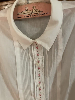 Vintage 60’s White Sleeveless Blouse Pin Tucks Embroidered  Trim Sz S Bust 33” - Image 1 of 4