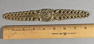 PLACA DE ACENTO DE DISEÑO DE FILIGRANA DE LATÓN RECUPERADO DE COLECCIÓN Foto 1 de 4