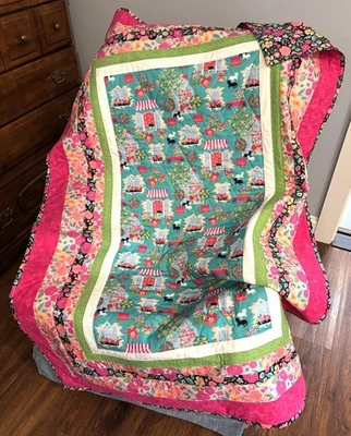 Edredón - Tiro colorido, gatos negros y gatos blancos en ventanas y jardines Foto 1 de 4