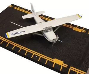 Hot Wings Cessna 172 Connectable Runway Die Cast - 13107 - Picture 1 of 1