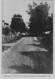 1912 DEUX PHOTOGRAPHIES IMPRIMÉS DU CHEMIN PRÈS DE LA STATION CHEMIN DE FER - Imagen 1 de 2