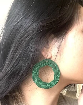 Tiffany & Co. 18k Gold 750 Elsa Peretti Circle hook earrings in green woven silk - Image 1 of 4
