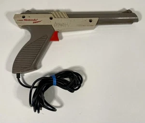 Original Vintage 1985 Nintendo NES Zapper (NES-005 OEM Grey) - Picture 1 of 7