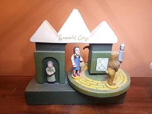 Wolf Creek Arte Popular Ciudad Esmeralda Mago de Oz Talla Musical, Lata Dorothy Toto - Imagen 1 de 11