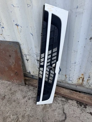 08 09 10 MITSUBISHI FUSO FK FM FRONT GRILL MK486427 - Image 1 of 3