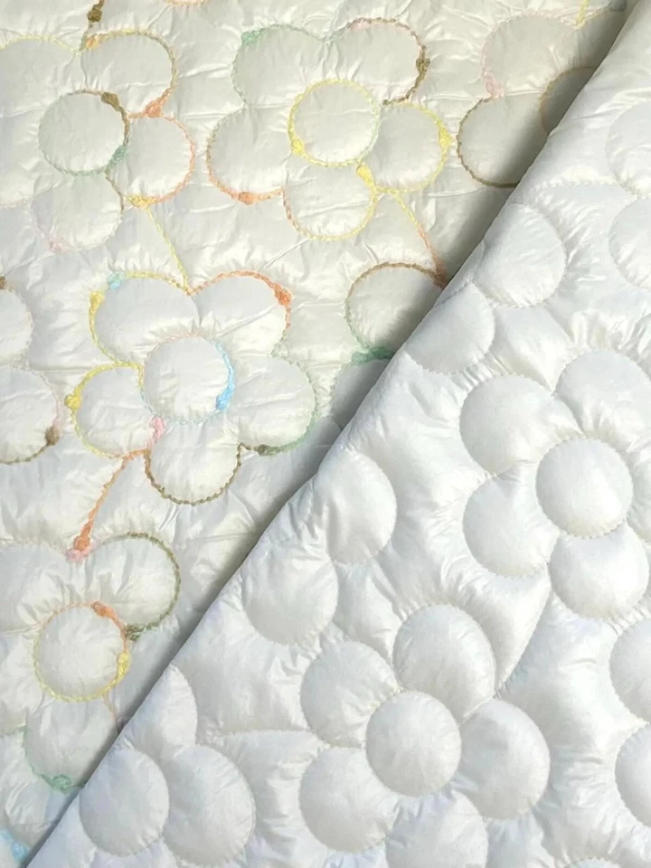 Steppstoff Jackenstoff Blumen bunt bestickt - Bild 1 von 3