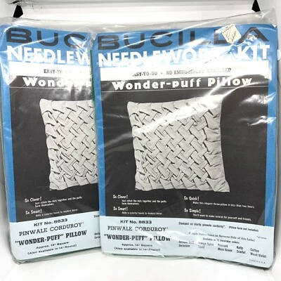 Kit de travesseiros Bucilla Needlework Wonder-Puff veludo verde vintage fácil 2 kits novo - Imagem 1 de 4