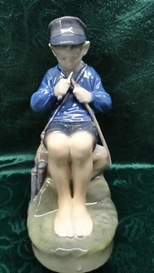 ROYAL COPENHAGEN Figurine # 905 BOY WHITTLING A STICK Denmark 7.25" Whittler - Picture 1 of 7