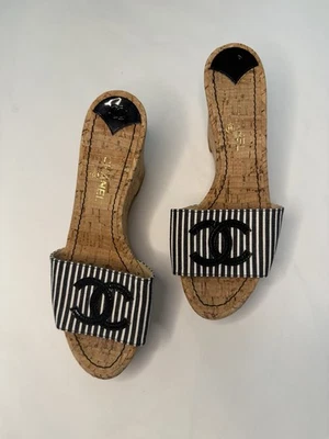 ¡¡¡NUEVO!!! 💯 AUTÉNTICAS SANDALIAS DE CUÑA VINTAGE CHANEL Cocomark de corcho. Talla 7 Foto 1 de 4
