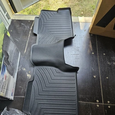 WeatherTech Floorliner для 2008-2022 Toyota Sequoia - 2-й ряд, черный - Изображение 1 из 3