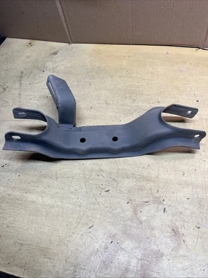 Ford Mustang 1965 1966 transmisión Crossmember 289 C-4 3/4 velocidades Foto 1 de 4