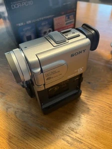 Sony DCR-PC10 Camcorder 48x Zoom Movable LCD Screen Battery Charger Set - Picture 1 of 7