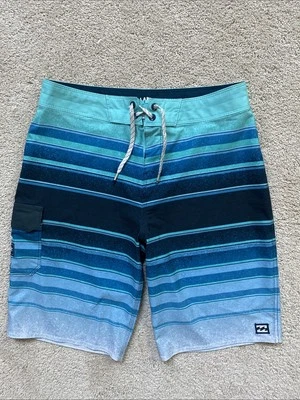 Pantalones Cortos Billabong Big Boy Talla 27 Azul Rayas Pro Elastizados Rendimiento Nuevos Foto 1 de 3