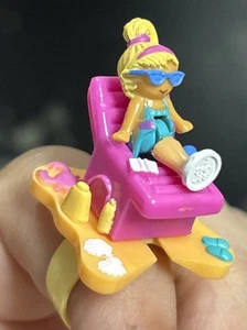 1993 Polly Pocket's Tanning Time Sunbathing Ring Complete With Doll - Picture 1 of 10