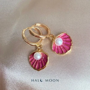 NEW 18k Gold Plated Pink Enamel Shell Pearl Huggie Hoop Earrings - Picture 1 of 5
