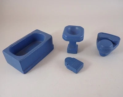 Fregadero de baño de madera Strombecker azul 4 piezas bañera inodoro escala 1:16 casa de muñecas Foto 1 de 4