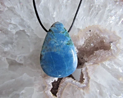 SHATTUCKIT Freeform Edelstein ANHÄNGER Schmuck gebohrt A-Qualität + BAND Nr2 - Bild 1 von 2