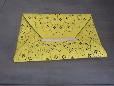 Bandolera sin asas de cuero sintético amarillo con estampado de cachemira para mujer con correa de cadena dorada nueva con etiquetas Foto 1 de 4