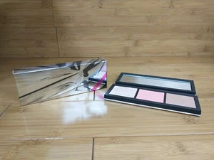 MAC Holiday 2018 Shiny Pretty Things Gesicht kompakte Palette neu im Karton - Bild 1 von 4