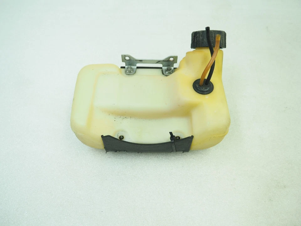 TANQUE GASOLINA DESBROZADORA KAWASAKI TH 43 - TH 48 - TH48 ""ORIGINAL"" Foto 1 de 4