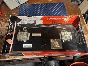 VINTAGE CARL GOLDBERG ATTERRAGGIO RETRATTILE TRI GEAR 3 set R/C AEREI NUOVO CON SCATOLA - Foto 1 di 6