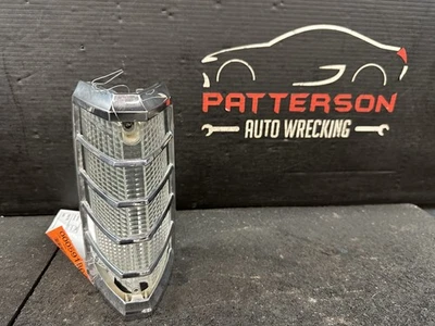 1979 LINCOLN CONTINENTAL FRONT DRIVER LEFT SIDE TURN SIGNAL LIGHT CORNERING LAMP - Image 1 of 4