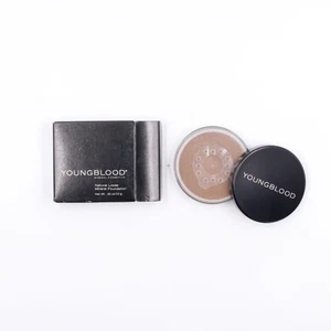 Base mineral suelta natural Youngblood - caoba - 0,35 oz / 10 g - Imagen 1 de 1