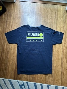 Camisa Tenis Tommy Hilfiger Vintage Años 90 Talla L Hecha en EE. UU. Camiseta Gráfica Timbre - Imagen 1 de 3