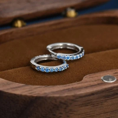 Pendientes de aro de topacio simulado de corte redondo de 2 quilates para mujer enchapados en oro blanco de 14 quilates Foto 1 de 2