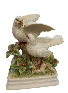 Vintage Gorham Musical White Love Doves Figurine Ceramic Plays Love Story - Picture 1 of 7