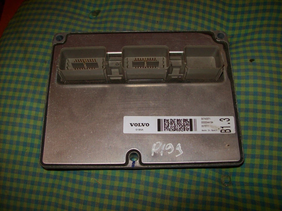 Centralina motore Volvo S40 V50 1.8 (B4184S11) 30743371 92KW/125CV - Immagine 1 di 1