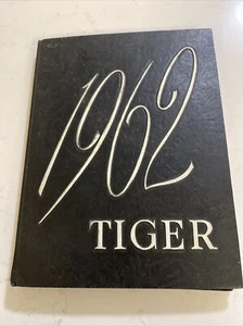 1962 EPHRATA HIGH SCHOOL YEARBOOK, EPHRATA, WASHINGTON  "TIGER" - Picture 1 of 5