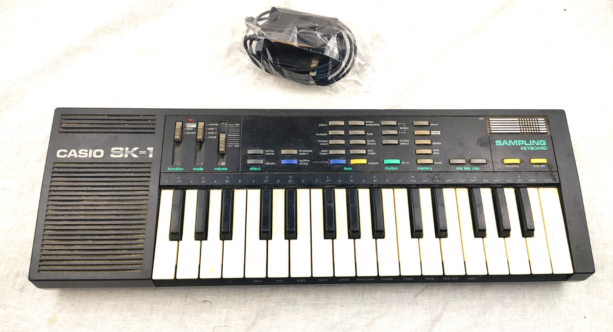 その他 CASIO SK-1 Casio SK-1 32 Key Lo-Fi Sampling Electronic Keyboard