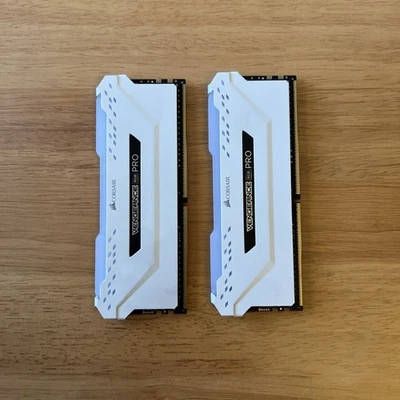 Corsair Vengeance RGB Pro 16GB (2x8GB) DDR4 3200MHz CL16 White Desktop RAM - Image 1 of 4