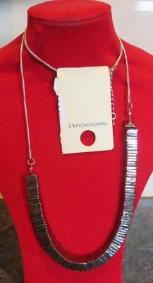 Collar largo pesado de almacén con azulejos cuadrados de color gris Foto 1 de 4