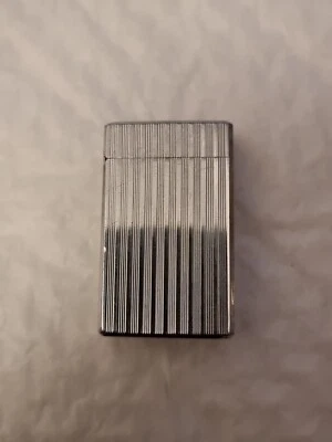 Colibri - Molectric 88 - Briquet en métal argenté guilloché - Photo 1/4