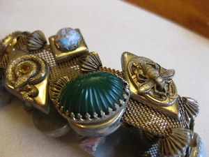 Antigua pulsera de malla victoriana con deslizadores de vidrio moldeado, vidrio artístico, abeja, serpiente - Imagen 1 de 10