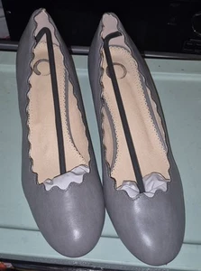 brinley Co Women's Scalloped Round Toe Pump - Picture 1 of 15