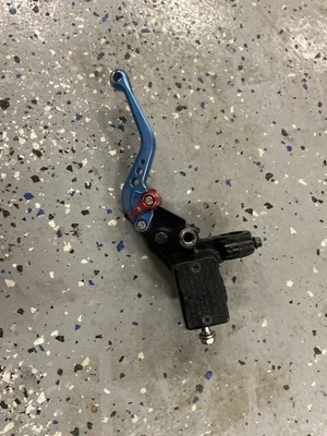 Cilindro maestro de freno delantero Kawasaki Z125 Pro 17-23 con palanca Foto 1 de 3