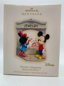 Hallmark Disney Adorno de Navidad Mickey y Minnie Joyería Ventana Compras 2008 - Imagen 1 de 2
