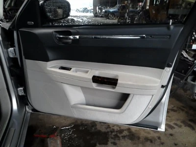 300C      2006 Front Door Trim Panel 104847720 - Image 1 of 4