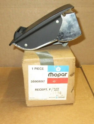 Receptor cenicero Mopar 3590697 1975, 1976 Chrysler, Dodge Monaco Nuevo de Lote Antiguo Foto 1 de 4