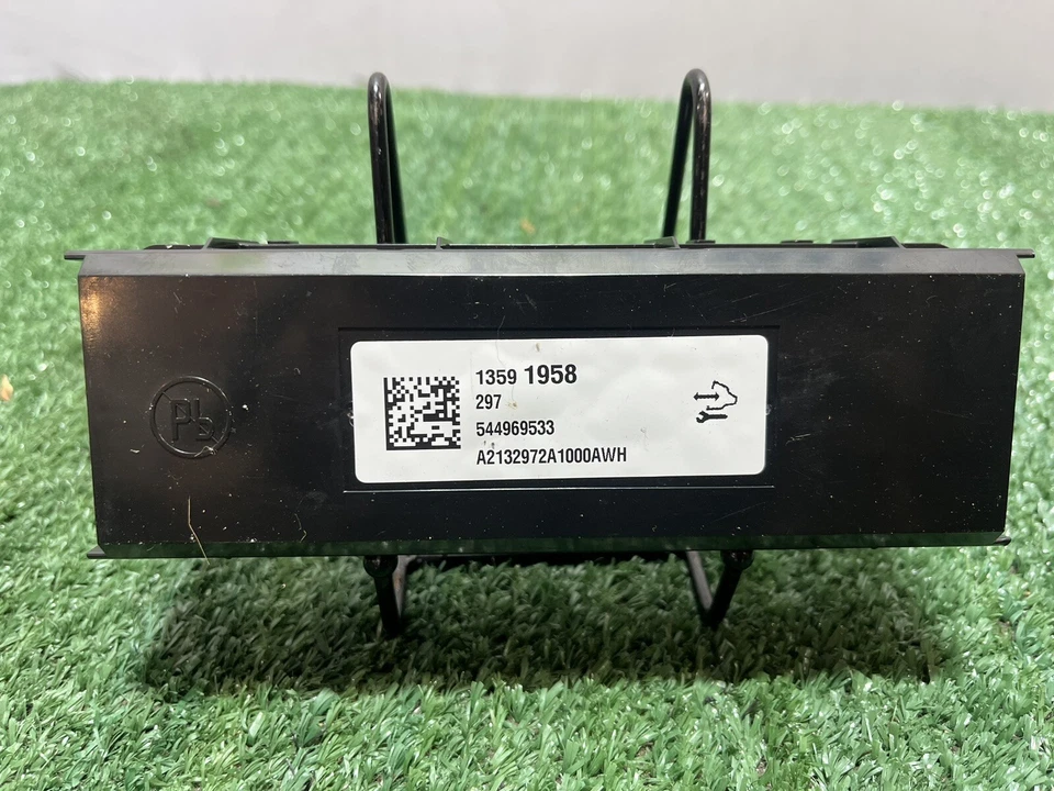 Блок модуля температуры центральной приборной панели 2014 Chevrolet Malibu от оригинального производителя 13591958 - Изображение 1 из 2