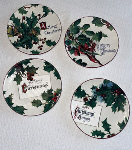 Set 4 Williams-Sonoma Christmas Vtg Postcard Ivory/Holly 7.5" Dessert Plates