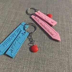 Personalisierter Schlüsselanhänger Name Bleistift Set Geschenk für Lehrer Jahresende Weihnachten - Bild 1 von 18
