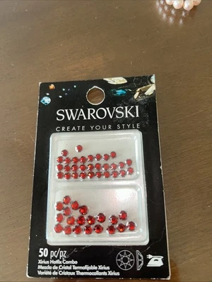 NUEVO 50 piezas Swarovski Red Crystals Hotfix hierro en paquete combinado 25 5mm y 25 ?3mm Foto 1 de 2