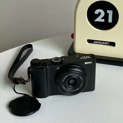 Fujifilm Fuji XF10 24.2 MP w/3-Inch LCD Touchscreen Digital Camera 95%new - Image 1 of 4