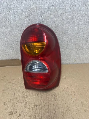 Luz trasera lateral derecha Jeep Liberty 2002 2003 2004 pasajero OEM U2462 DW Foto 1 de 4
